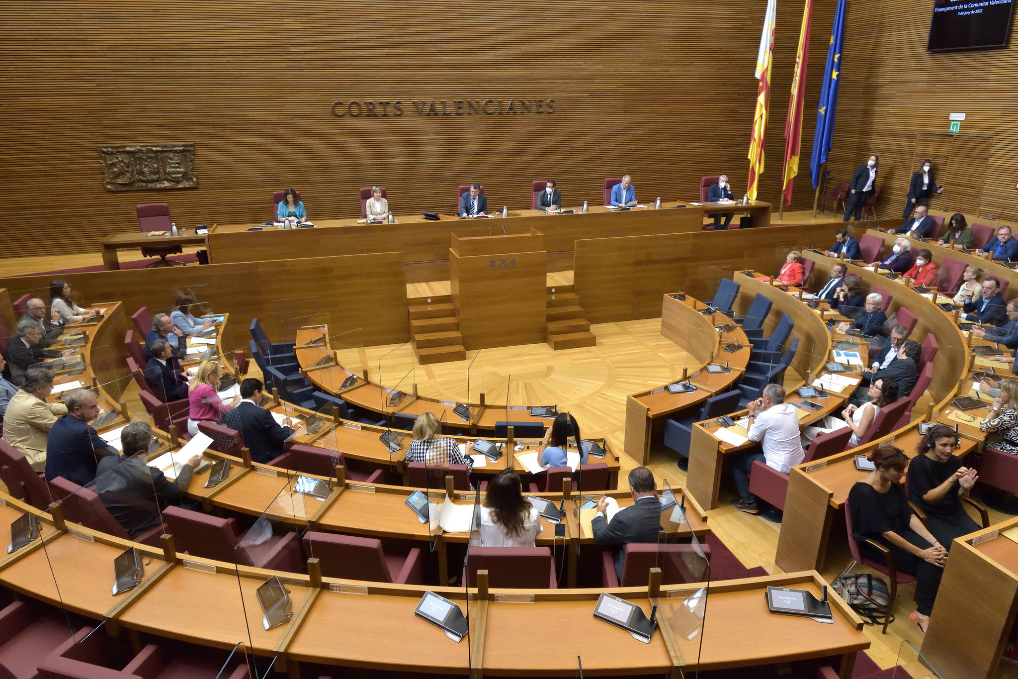 Imagen del encuentro en el hemiciclo de les Corts Imagen del encuentro en el hemiciclo de les Corts
