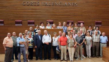 El President Cotino, amb els agricultors jubilats d'AVAM en les Corts