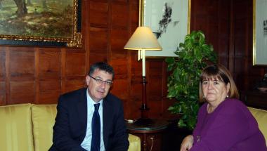 El Presidente con la Presidenta del Parlament Balear