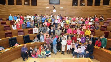 Les Corts han celebrat el Ple "Diputats per un dia" amb Aldeas Infantiles SOS