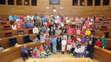 Les Corts han celebrado el Pleno "Diputados por un día" con Aldeas Infantiles SOS