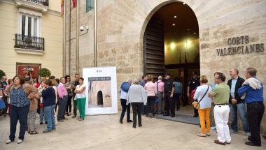 Imatge de la porta principal de les Corts en les jornades Imatge de la porta principal de les Corts en les jornades