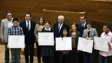 El president amb les representants d'Unicef
