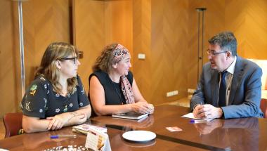 El President de les Corts rep a les representants de la campanya CIES No de València El President de les Corts rep a les representants de la campanya CIES No de València