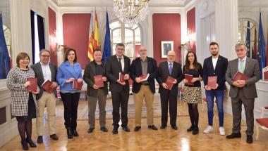 Les Corts reben l’informe amb les opcions per assolir la competència legislativa en Dret Civil Valencià Les Corts reben l’informe amb les opcions per assolir la competència legislativa en Dret Civil Valencià