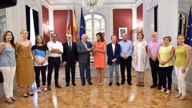 El Síndic de Greuges entrega a les Corts l’Informe Especial sobre violència de Gènere El Síndic de Greuges entrega a les Corts l’Informe Especial sobre violència de Gènere