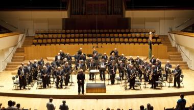 Els músics veterans posen la banda sonora de les portes obertes de les Corts Els músics veterans posen la banda sonora de les portes obertes de les Corts