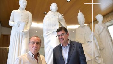 L’artista Manolo Boix cedeix les escultures de la família Borja per exposar-les permanentment a les Corts L’artista Manolo Boix cedeix les escultures de la família Borja per exposar-les permanentment a les Corts