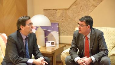 El President de les Corts es reuneix amb la Confederació de Cooperatives Valencianes El President de les Corts es reuneix amb la Confederació de Cooperatives Valencianes
