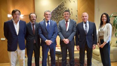 El President de les Corts es reuneix amb una representació de la Fundació Conexus El President de les Corts es reuneix amb una representació de la Fundació Conexus