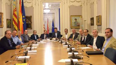 Les Comunitats de Regants lliuren les seues reivindicacions a Les Corts Les Comunitats de Regants lliuren les seues reivindicacions a Les Corts