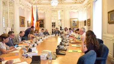La Junta de Síndics canvia els plens de compareixences per enviar els portaveus al debat sobre la reforma de l’Estatut en el Congrés La Junta de Síndics canvia els plens de compareixences per enviar els portaveus al debat sobre la reforma de l’Estatut en el Congrés