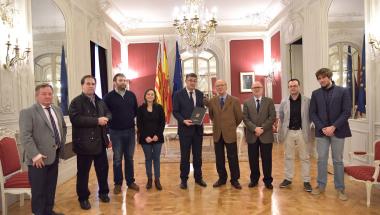 L’AVL lliura la seua memòria de 2015 a Les Corts L’AVL lliura la seua memòria de 2015 a Les Corts