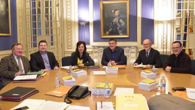 Les Corts amplien el voluntariat pel valencià a tot el personal del parlament Les Corts amplien el voluntariat pel valencià a tot el personal del parlament