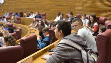 Vora 3.200 persones visiten les Corts en les dos jornades de portes obertes Vora 3.200 persones visiten les Corts en les dos jornades de portes obertes