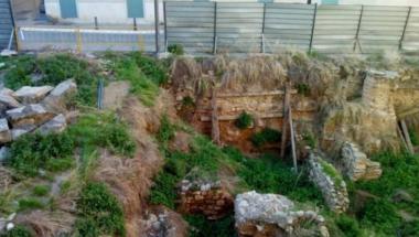 Les Corts inicien el procediment per a actuar al solar del carrer del Salvador Les Corts inicien el procediment per a actuar al solar del carrer del Salvador