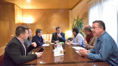El President de les Corts rep al Comitè de Treballadors de RTVV per analitzar el procés de recuperació de la radiotelevisió pública El President de les Corts rep al Comitè de Treballadors de RTVV per analitzar el procés de recuperació de la radiotelevisió pública