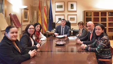 El Col·legi de Treball Social de València presenta la iniciativa de col·laboració en emergències al President de Les Corts El Col·legi de Treball Social de València presenta la iniciativa de col·laboració en emergències al President de Les Corts