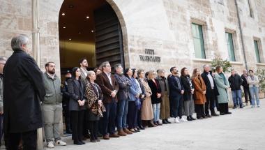 Les Corts guarden un minut de silenci per les víctimes del terrible accident ferroviari a Còrdova