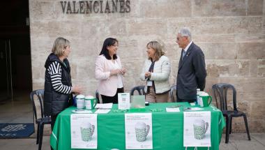 Les Corts Valencianes se unen un año más a la lucha contra el cáncer Les Corts Valencianes se unen un año más a la lucha contra el cáncer