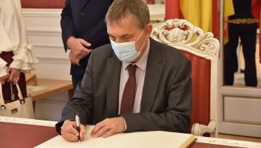 Visita del Comisionado General de UNRWA a les Corts