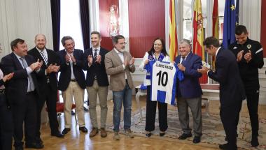 Llanos Massó rep a una delegació de l'Hèrcules CF