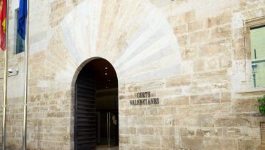 Puerta principal de les Corts Valencianes