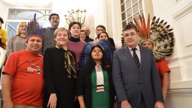 Visita de Sônia Guajajara a les Corts