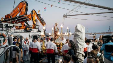 Procesión en honor a Sant Pere, patrón del Grao